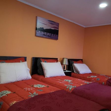 Hostal Nataly ปวยร์โตนาตาเลส ภายนอก รูปภาพ