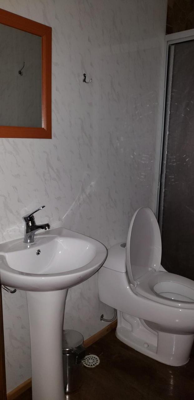 Hostal Nataly ปวยร์โตนาตาเลส ภายนอก รูปภาพ