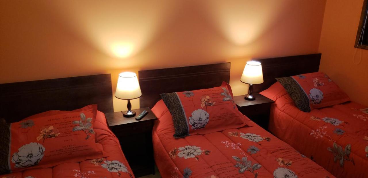 Hostal Nataly ปวยร์โตนาตาเลส ภายนอก รูปภาพ